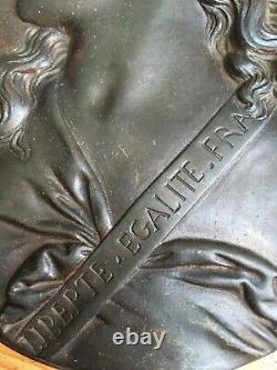 Très Belle plaque en bronze Sculpture à la marianne époque XIXème Mairie Sculpté