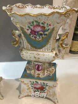 Très jolie Paire de Vases en Porcelaine de PARIS XIX eme époque empire napoléon