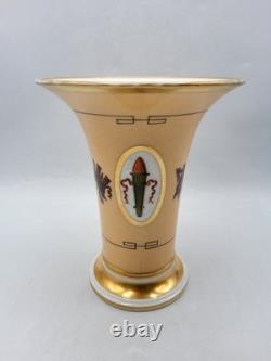 Vase cornet en porcelaine polychrome de Paris Époque Restauration début XIXème