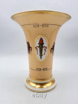 Vase cornet en porcelaine polychrome de Paris Époque Restauration début XIXème