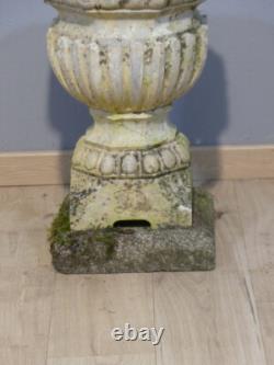 Vase de jardin en pierre blanche à godrons, jardinière, époque XIX ème