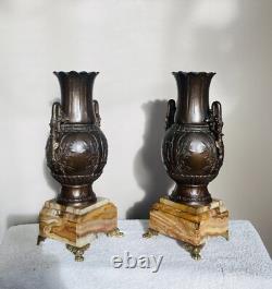Vases, garniture de cheminée époque XIXe, pieds griffes en bronze (livrables)