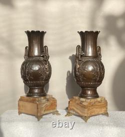Vases, garniture de cheminée époque XIXe, pieds griffes en bronze (livrables)