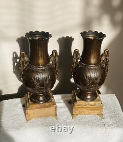 Vases, garniture de cheminée époque XIXe, pieds griffes en bronze (livrables) Vases, garniture de cheminée époque XIXe, pieds griffes en bronze (livrables)