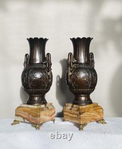 Vases, garniture de cheminée époque XIXe, pieds griffes en bronze (livrables)