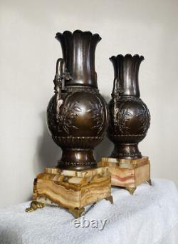 Vases, garniture de cheminée époque XIXe, pieds griffes en bronze (livrables)