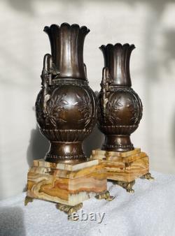 Vases, garniture de cheminée époque XIXe, pieds griffes en bronze (livrables)