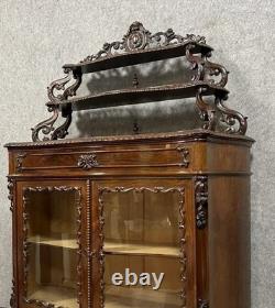 Vitrine galbée d'époque Napoléon III, réalisée en acajou, datant du XIX eme